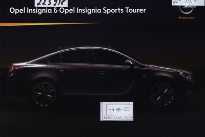 Opel INSIGNIA & Opel INSIGNIA Sports Tourer. 11/2011